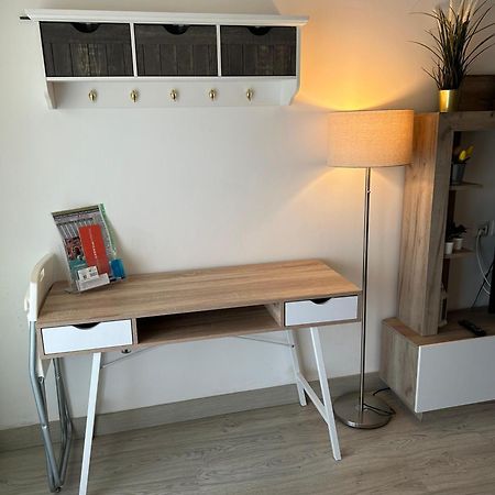 Apartamento Totalmente Reformado Con Piscina Y Jardines Al Lado De La Playa De La Carihuela Torremolinos Luaran gambar