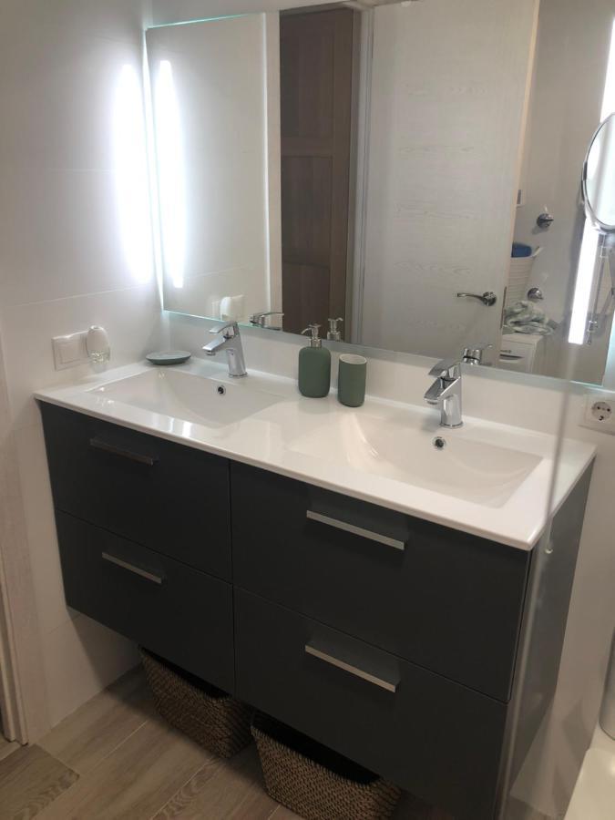 Apartamento Totalmente Reformado Con Piscina Y Jardines Al Lado De La Playa De La Carihuela Torremolinos Luaran gambar