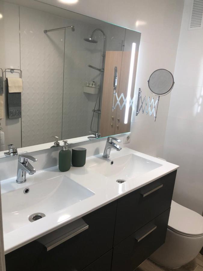 Apartamento Totalmente Reformado Con Piscina Y Jardines Al Lado De La Playa De La Carihuela Torremolinos Luaran gambar