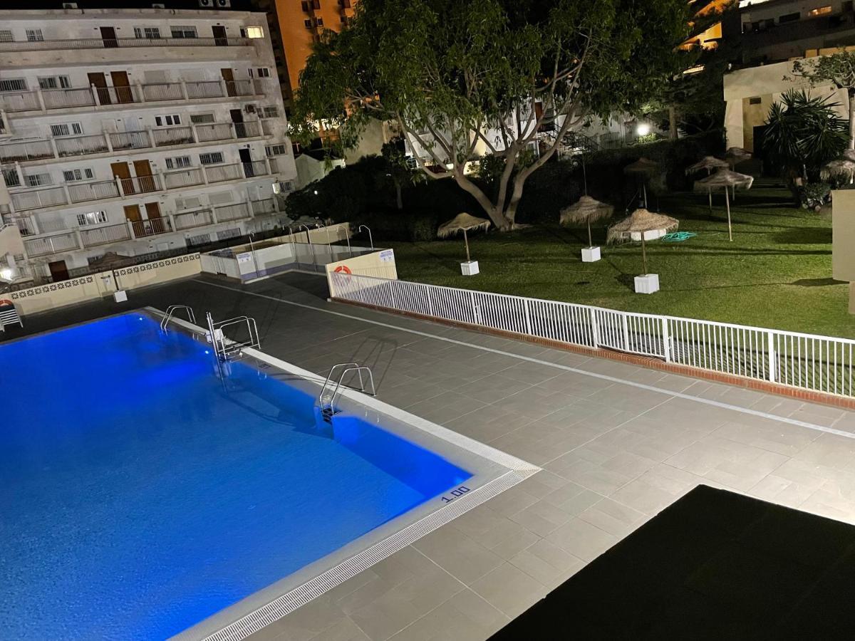 Apartamento Totalmente Reformado Con Piscina Y Jardines Al Lado De La Playa De La Carihuela Torremolinos Luaran gambar