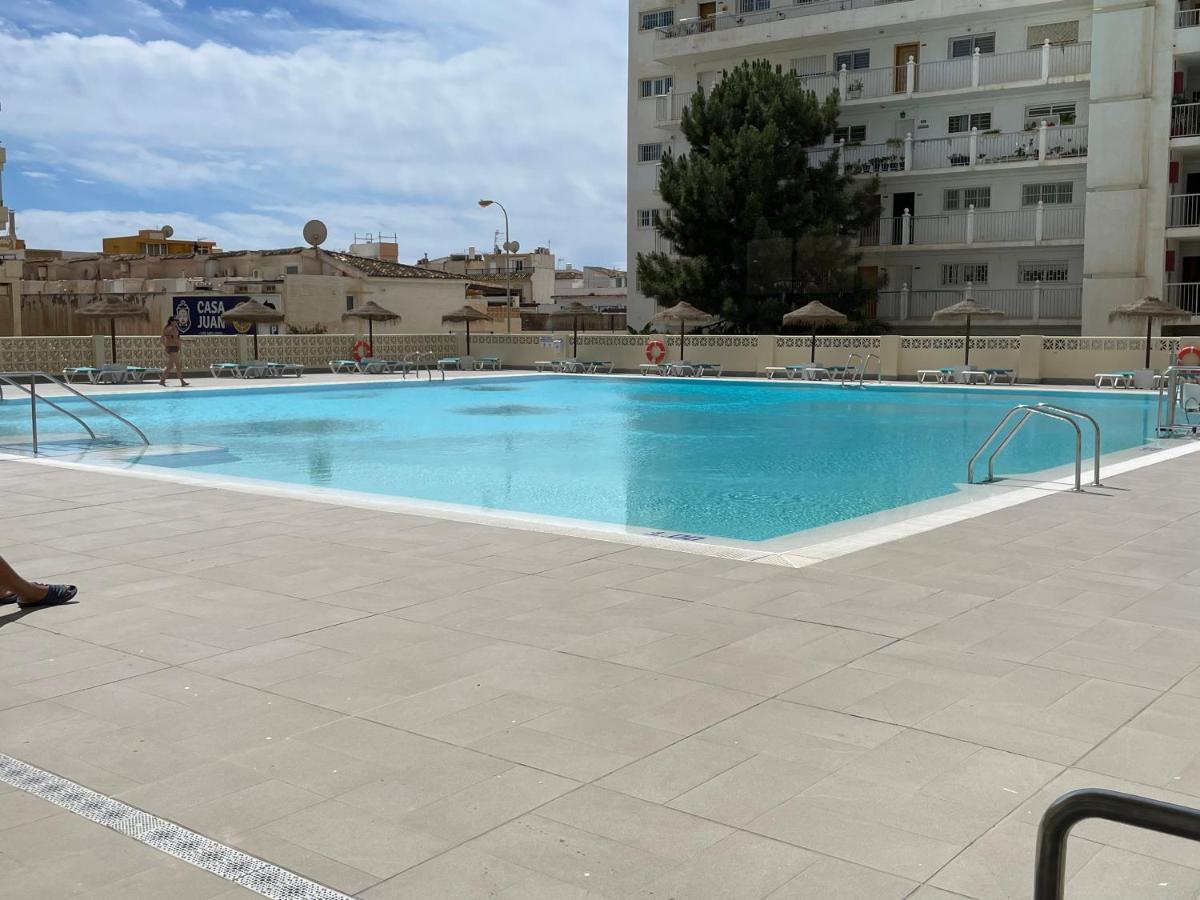 Apartamento Totalmente Reformado Con Piscina Y Jardines Al Lado De La Playa De La Carihuela Torremolinos Luaran gambar