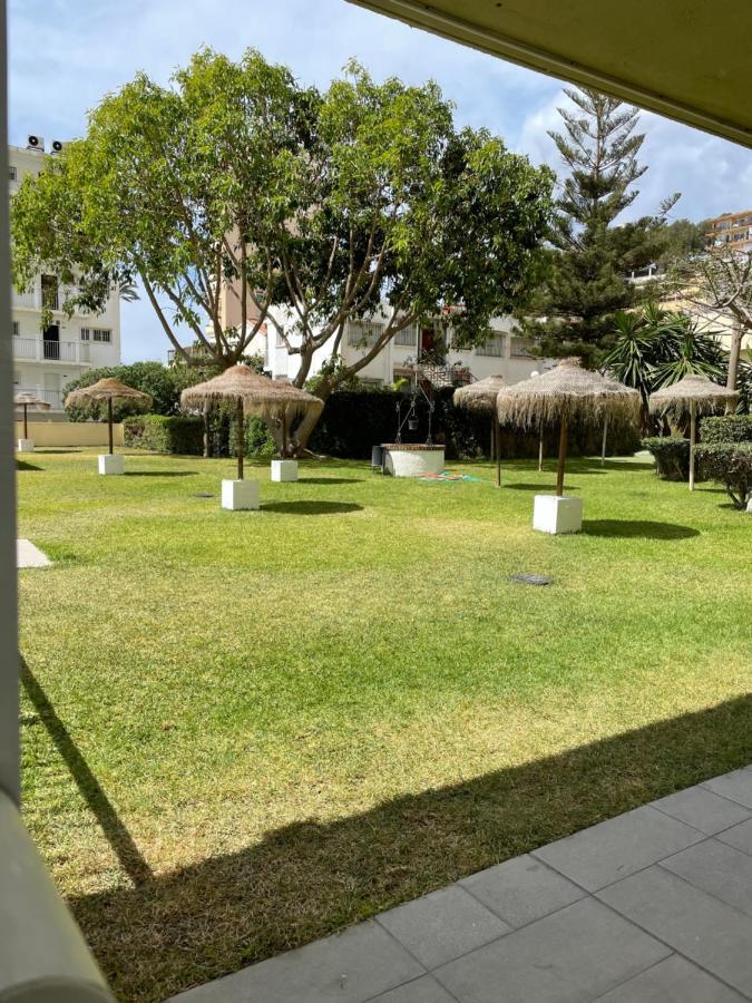 Apartamento Totalmente Reformado Con Piscina Y Jardines Al Lado De La Playa De La Carihuela Torremolinos Luaran gambar