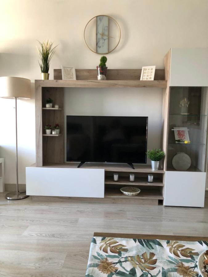 Apartamento Totalmente Reformado Con Piscina Y Jardines Al Lado De La Playa De La Carihuela Torremolinos Luaran gambar