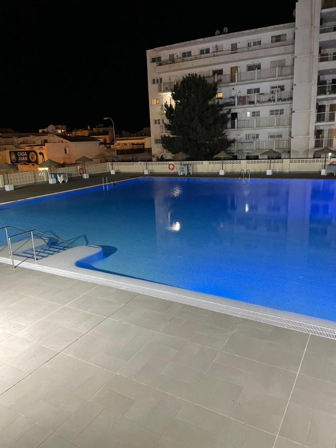 Apartamento Totalmente Reformado Con Piscina Y Jardines Al Lado De La Playa De La Carihuela Torremolinos Luaran gambar