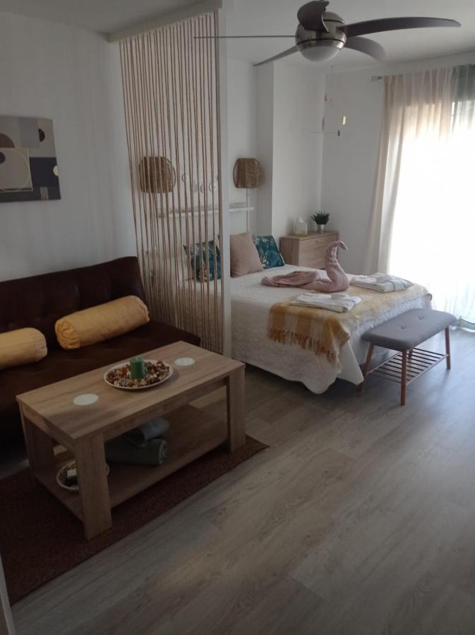 Apartamento Totalmente Reformado Con Piscina Y Jardines Al Lado De La Playa De La Carihuela Torremolinos Luaran gambar