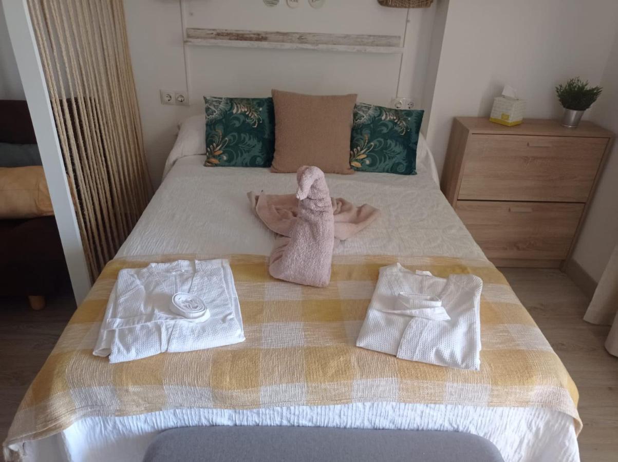 Apartamento Totalmente Reformado Con Piscina Y Jardines Al Lado De La Playa De La Carihuela Torremolinos Luaran gambar