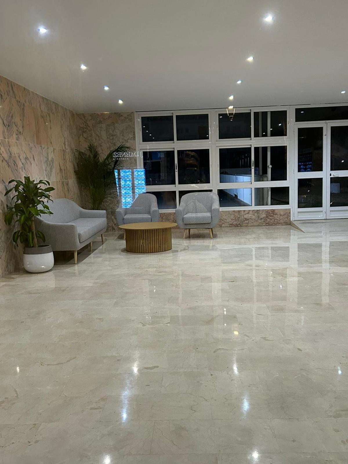 Apartamento Totalmente Reformado Con Piscina Y Jardines Al Lado De La Playa De La Carihuela Torremolinos Luaran gambar