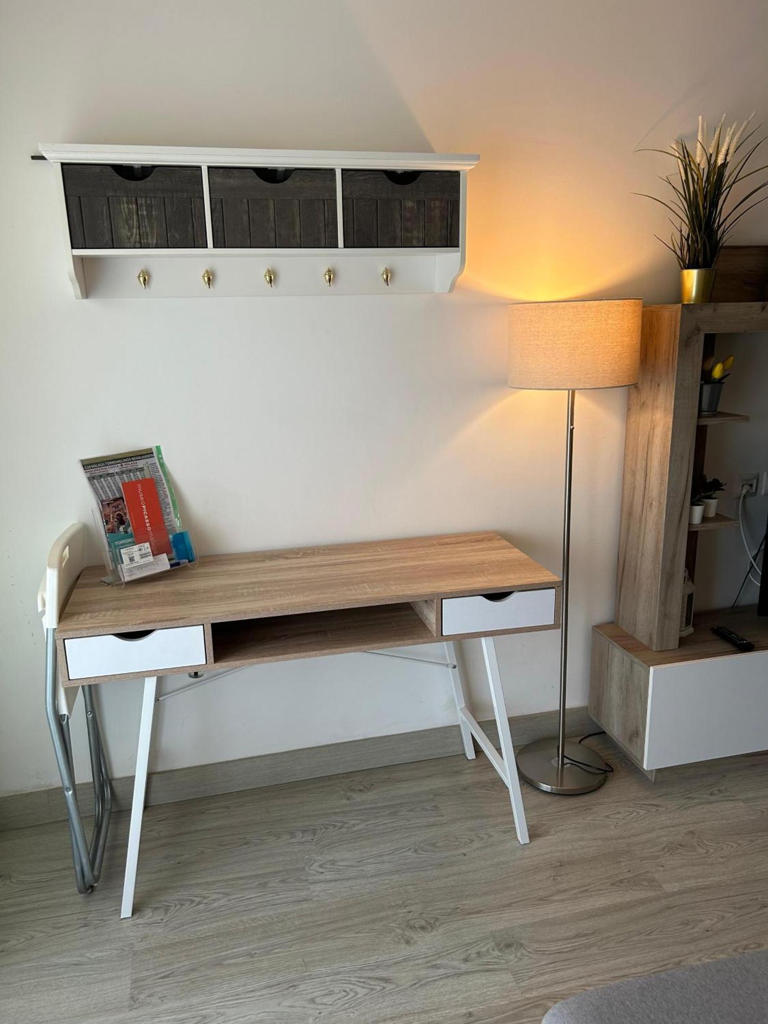 Apartamento Totalmente Reformado Con Piscina Y Jardines Al Lado De La Playa De La Carihuela Torremolinos Luaran gambar