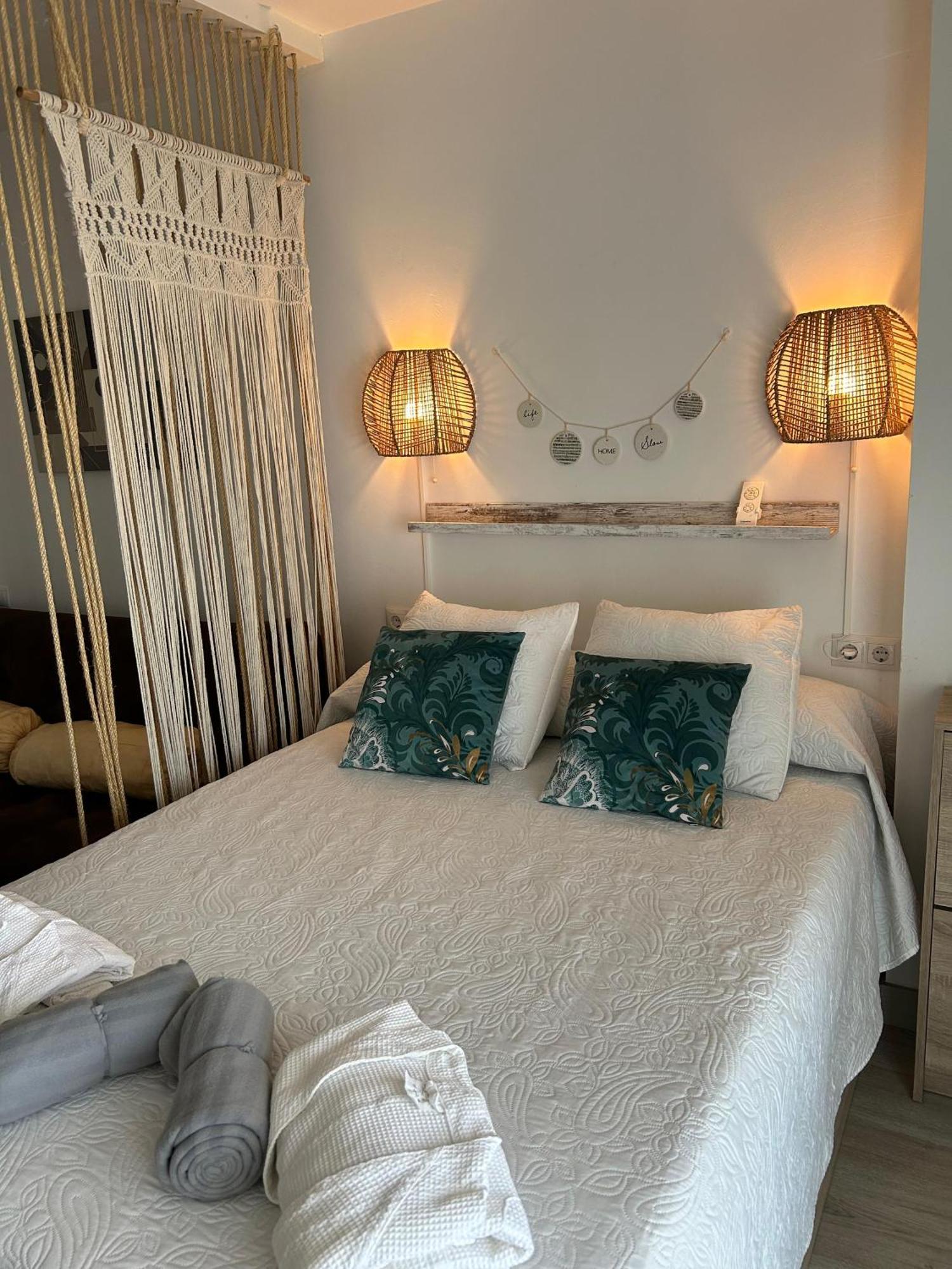 Apartamento Totalmente Reformado Con Piscina Y Jardines Al Lado De La Playa De La Carihuela Torremolinos Luaran gambar
